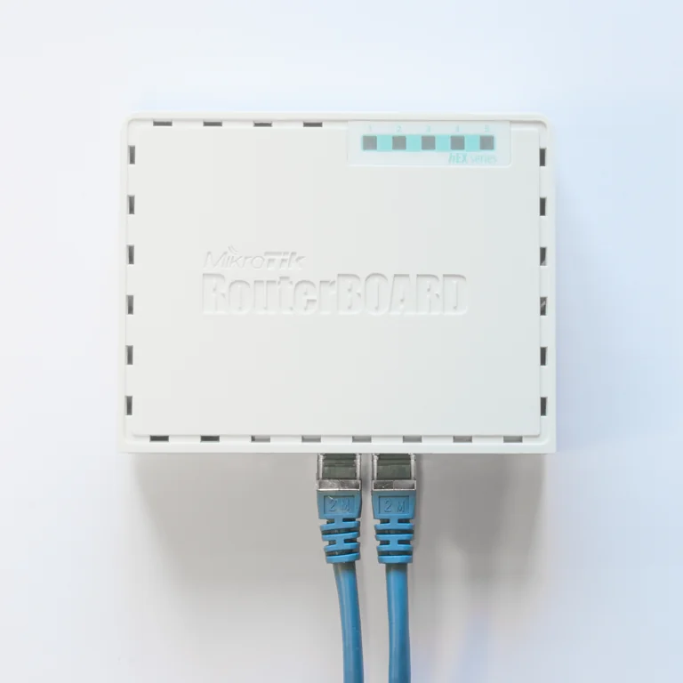 Mikrotik RB750GR3 HEX view 4